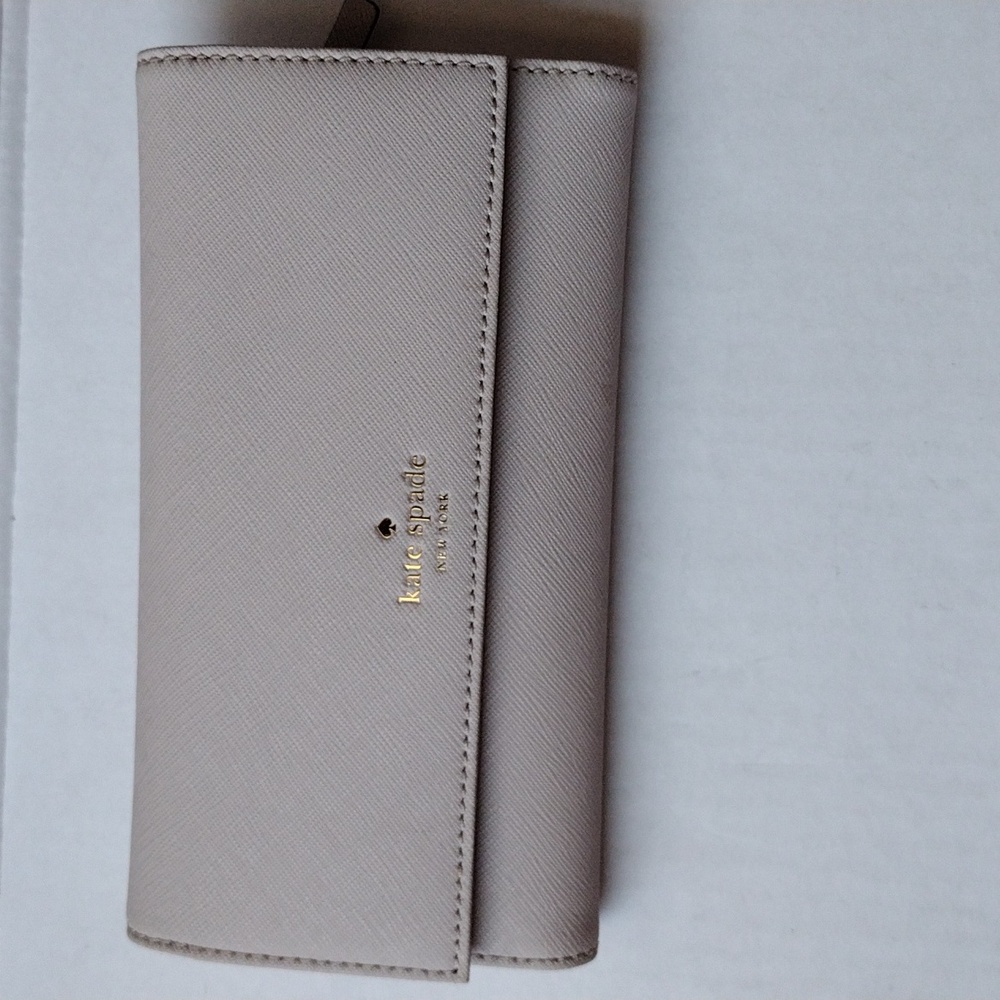 Kate Spade Cream Wallet Sleek Design Saffiano Texture